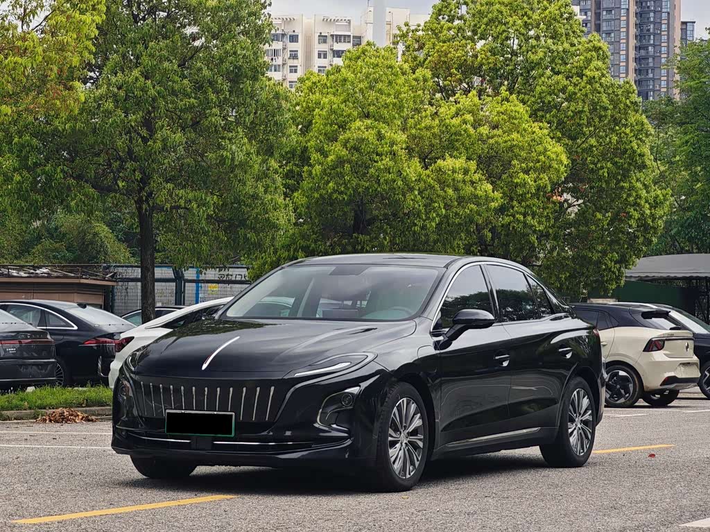 Hongqi E-QM5