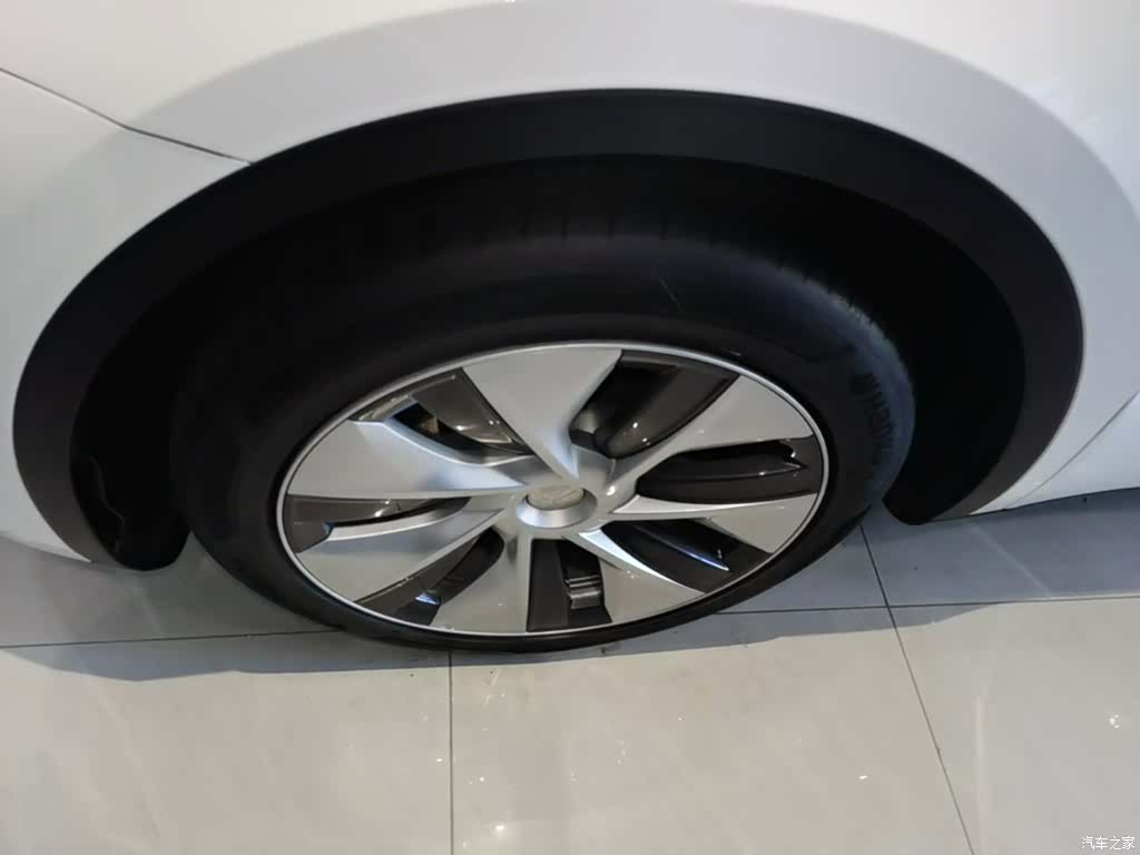 Tesla Model Y, 2022 23