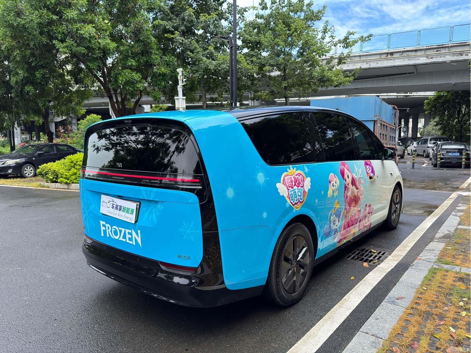 Li Auto MEGA, 2025 7