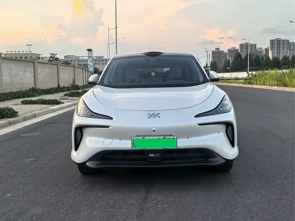 IM Motors Zhiji LS6 IM Motors Zhiji LS6