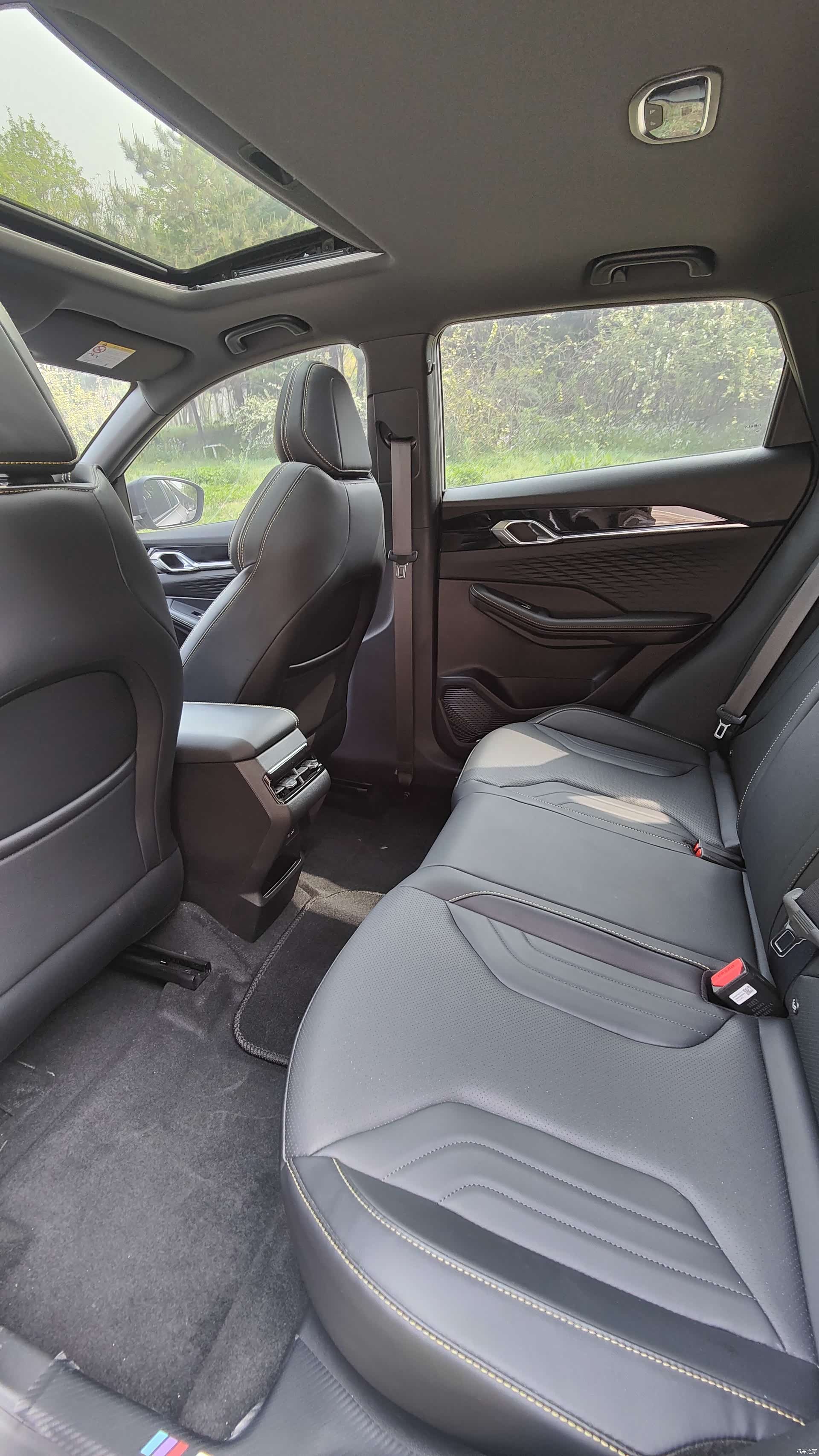 Geely Coolray, 2025 14