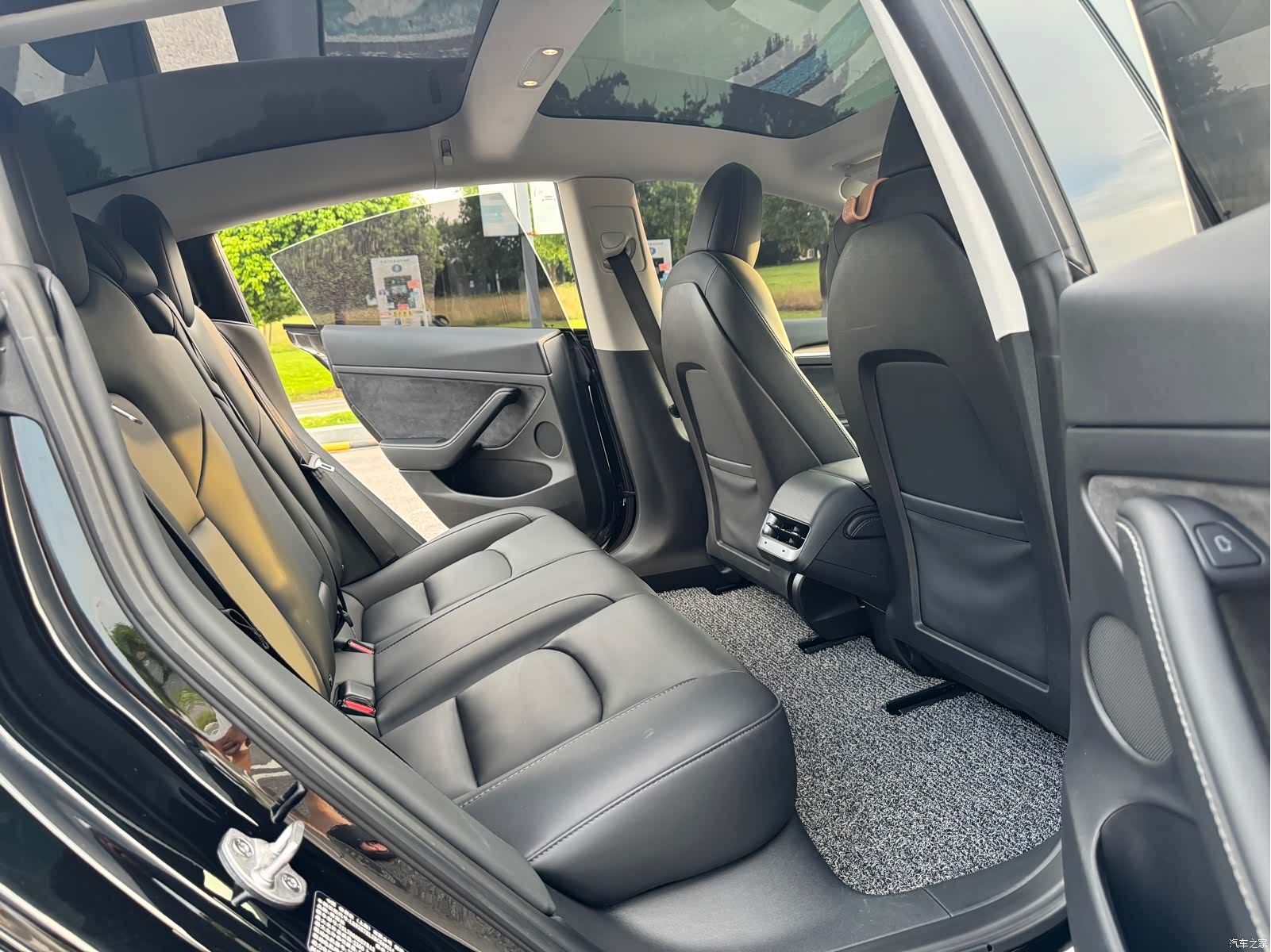 Tesla Model 3, 2022 12