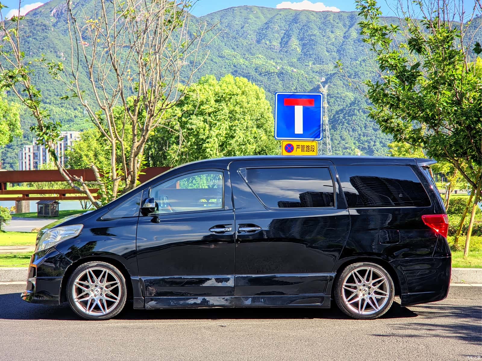 Toyota Alphard, 2011 15
