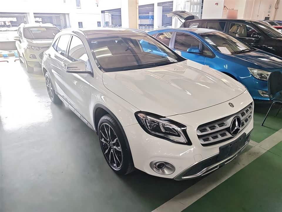 Mercedes-Benz GLA