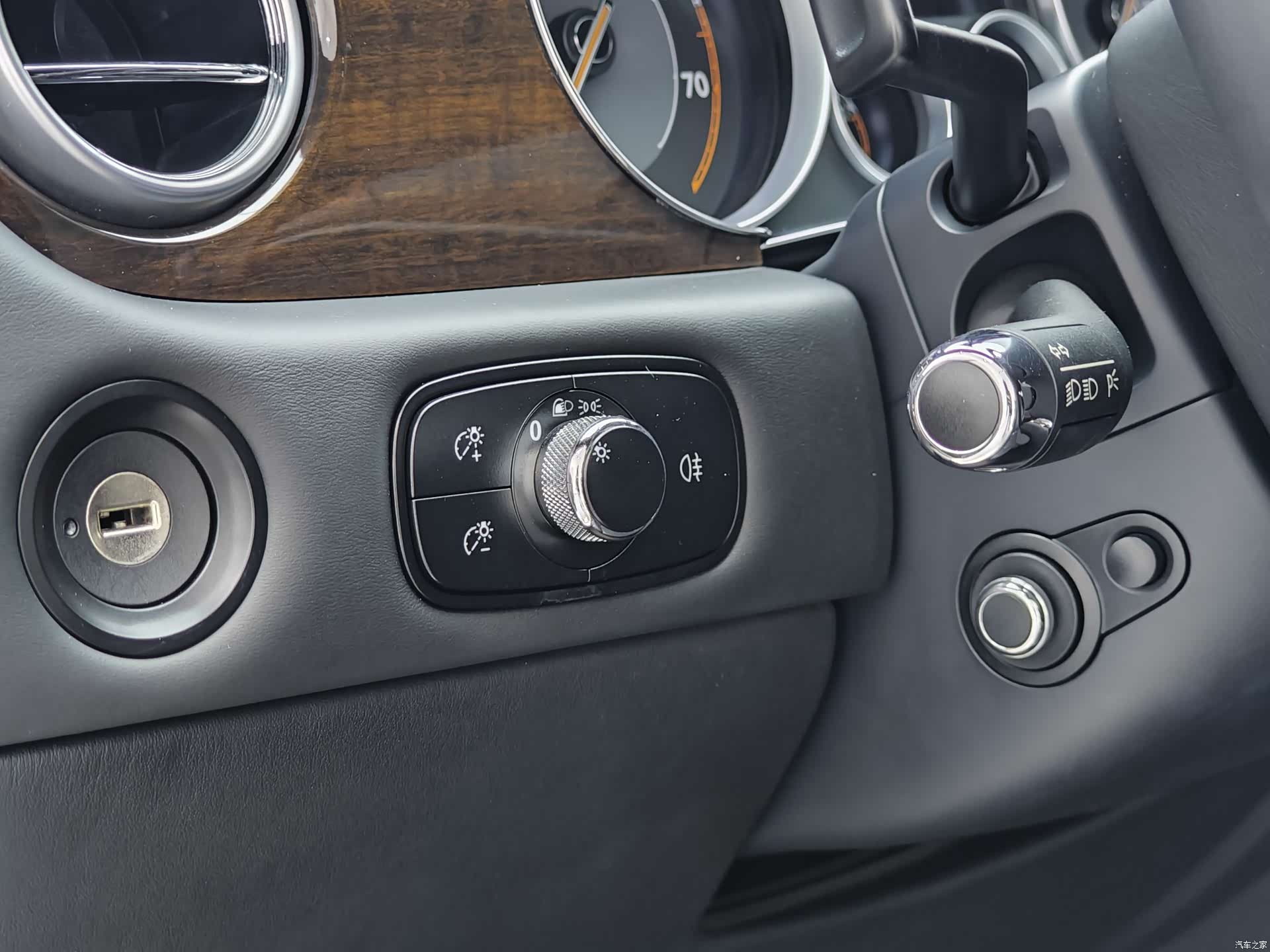 Bentley Continental GT, 2015 12