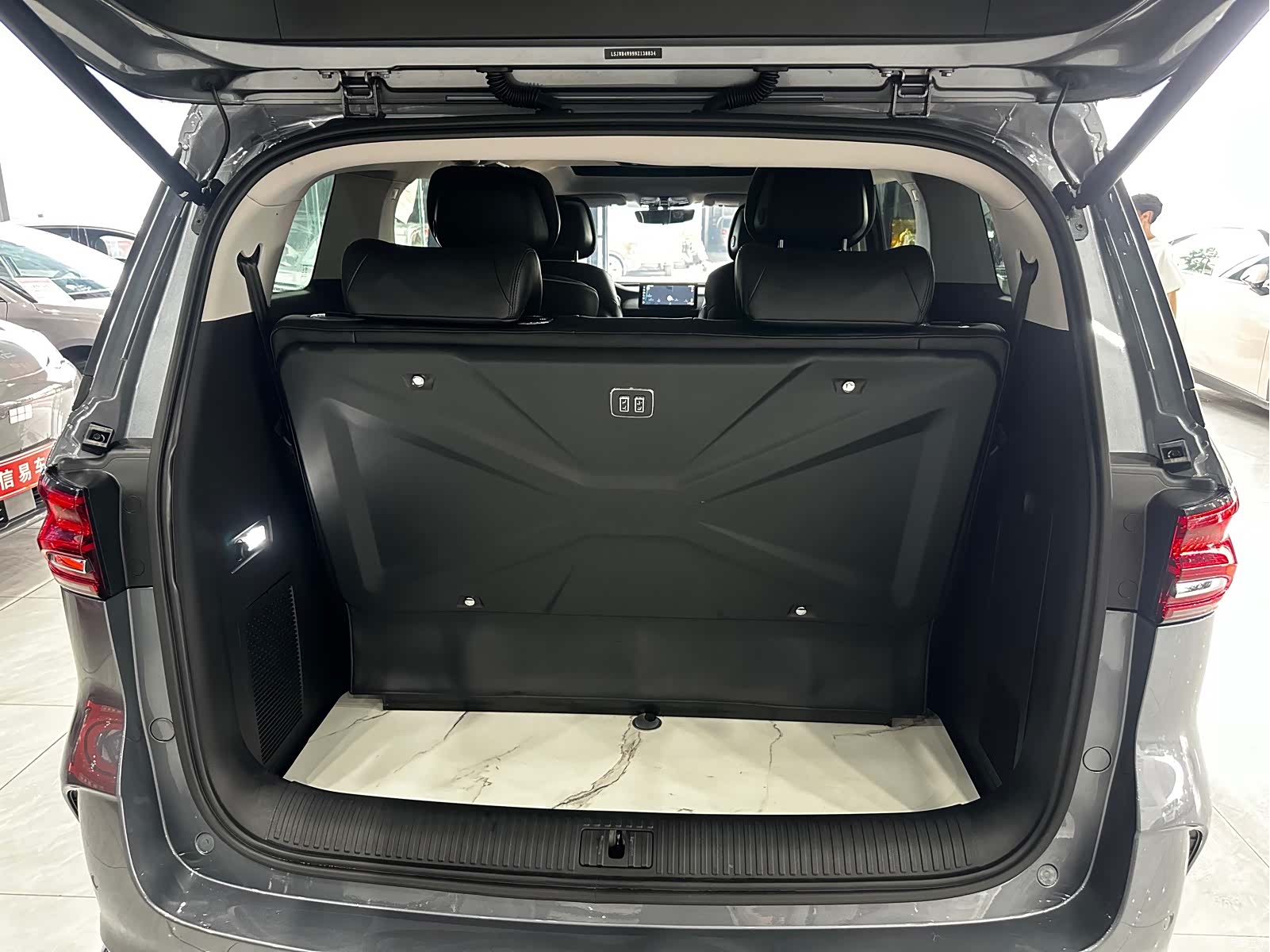 Roewe iMAX8, 2023 13