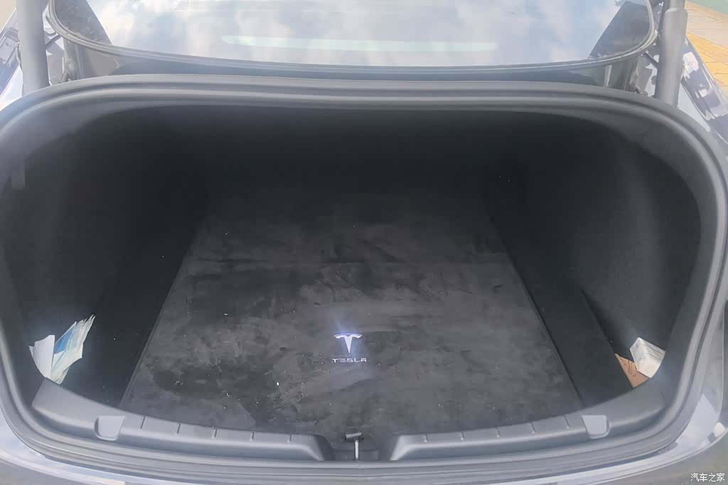 Tesla Model 3, 2026 4