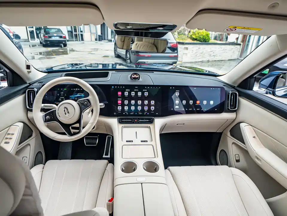 AITO Ask the world M8