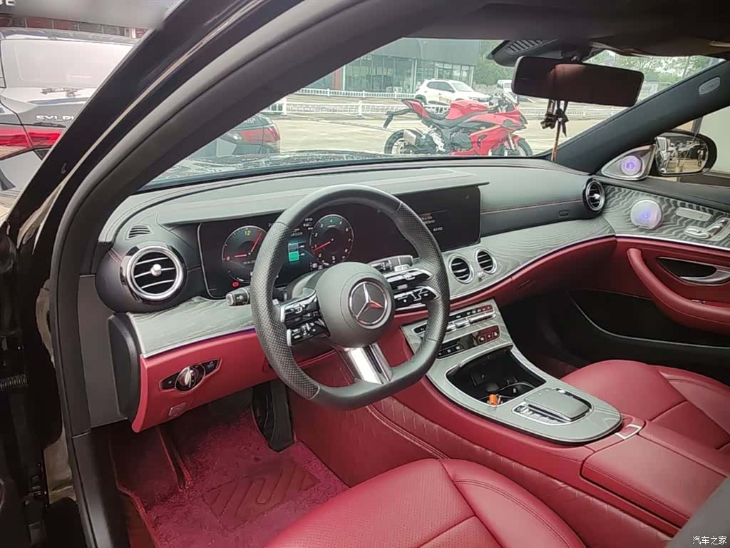 Mercedes-Benz E-Class, 2023 10