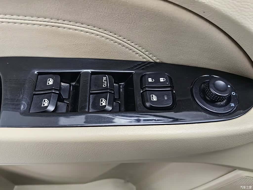 Wuling 730, 2016 9