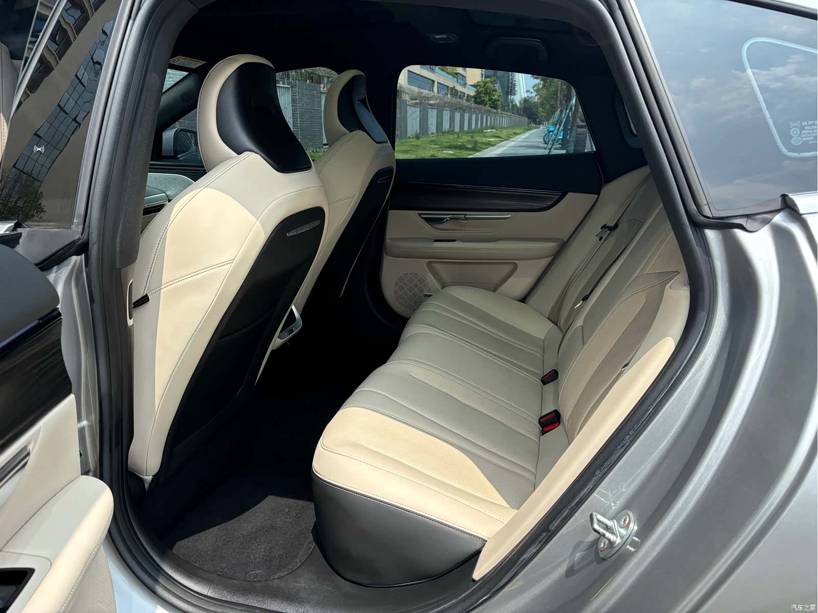 Xpeng P7, 2023 все фото