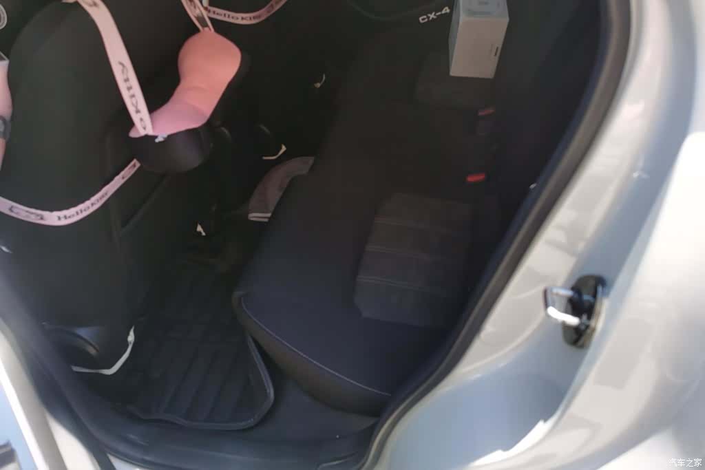 Mazda CX-4, 2019 11