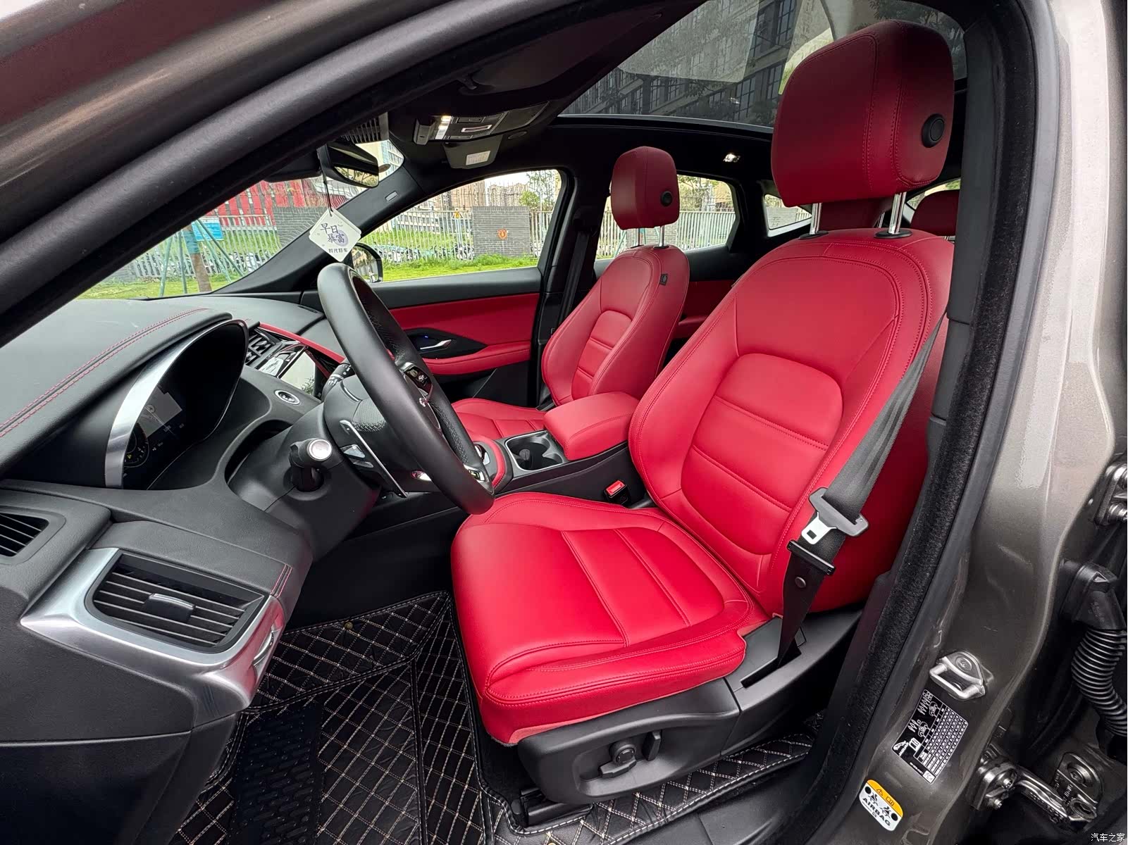 Land Rover E-PACE, 2023 все фото