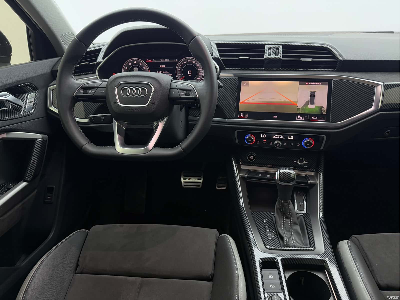 Audi Q3, 2022 10
