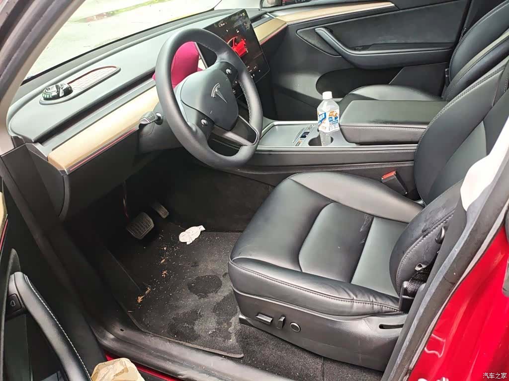 Tesla Model Y, 2023 13