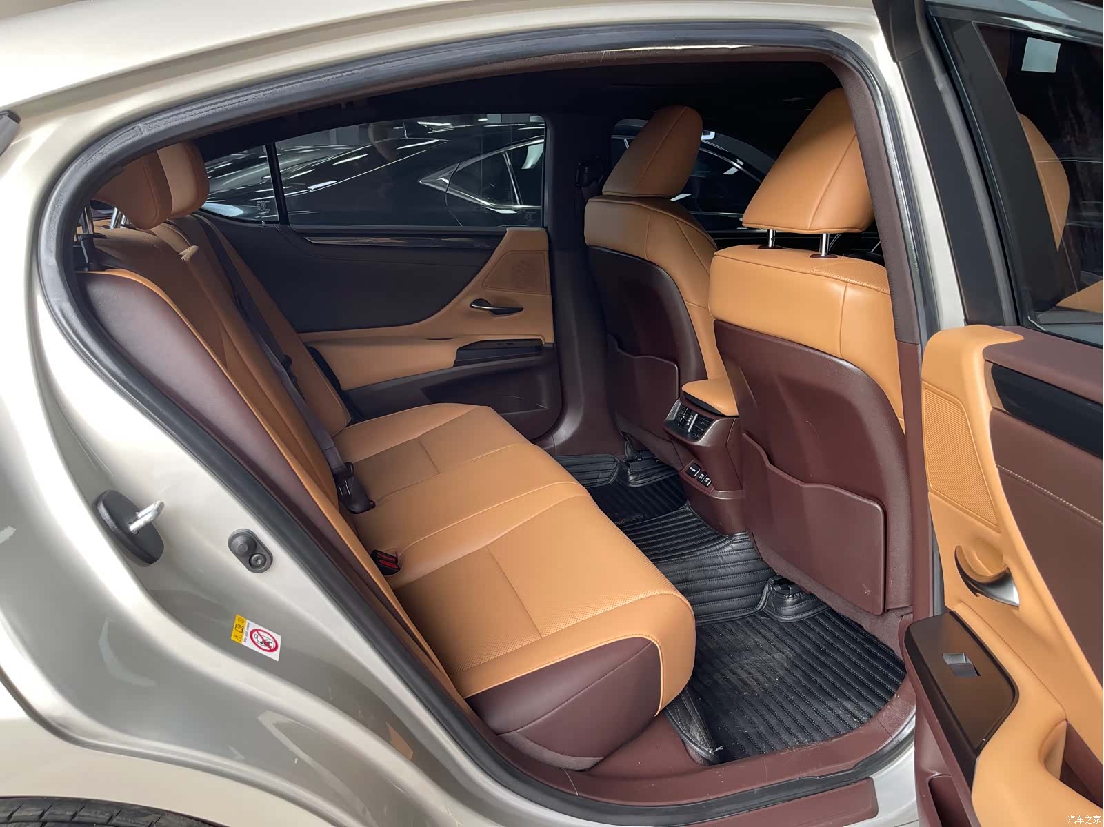 Lexus ES, 2019 6
