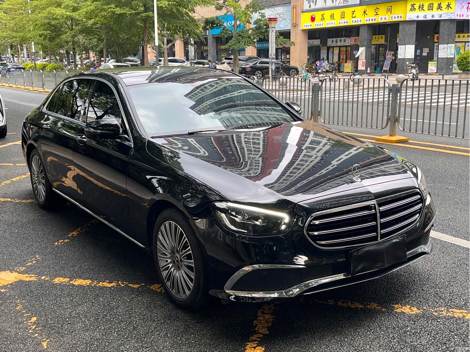 Mercedes-Benz E-Class, 2021 3