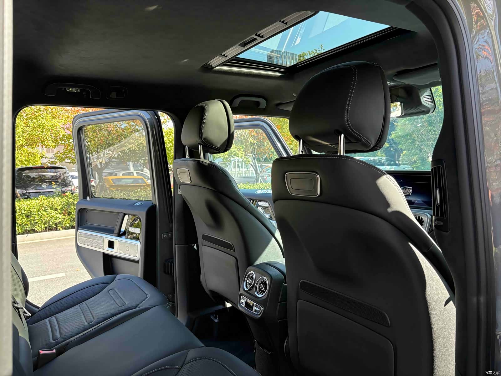 Mercedes-Benz G-Class, 2023 12