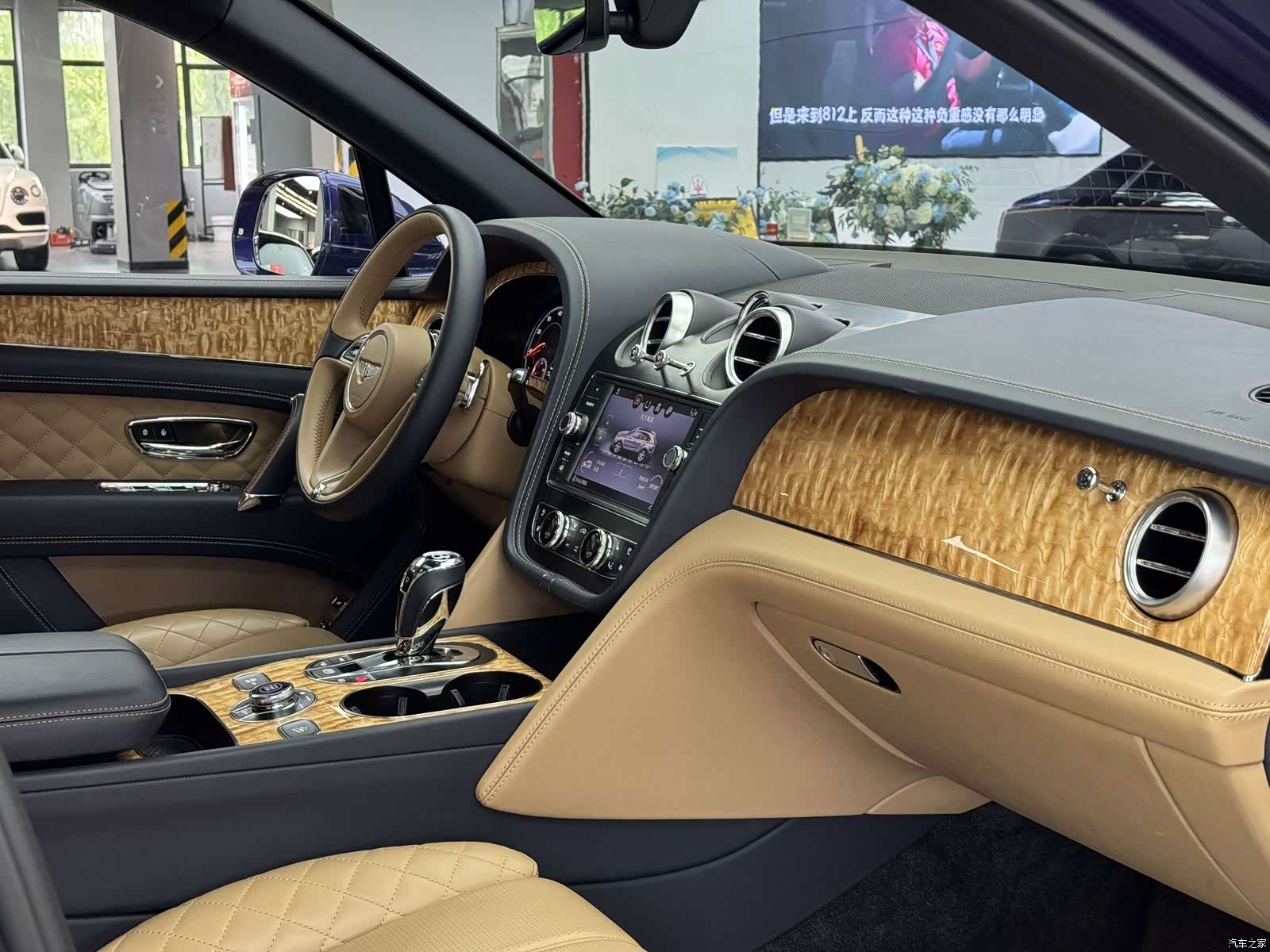 Bentley Bentayga, 2018 9