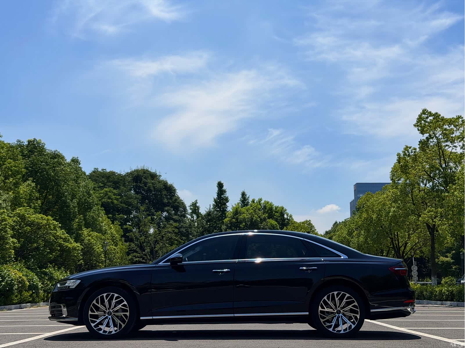 Audi A8L, 2021 3