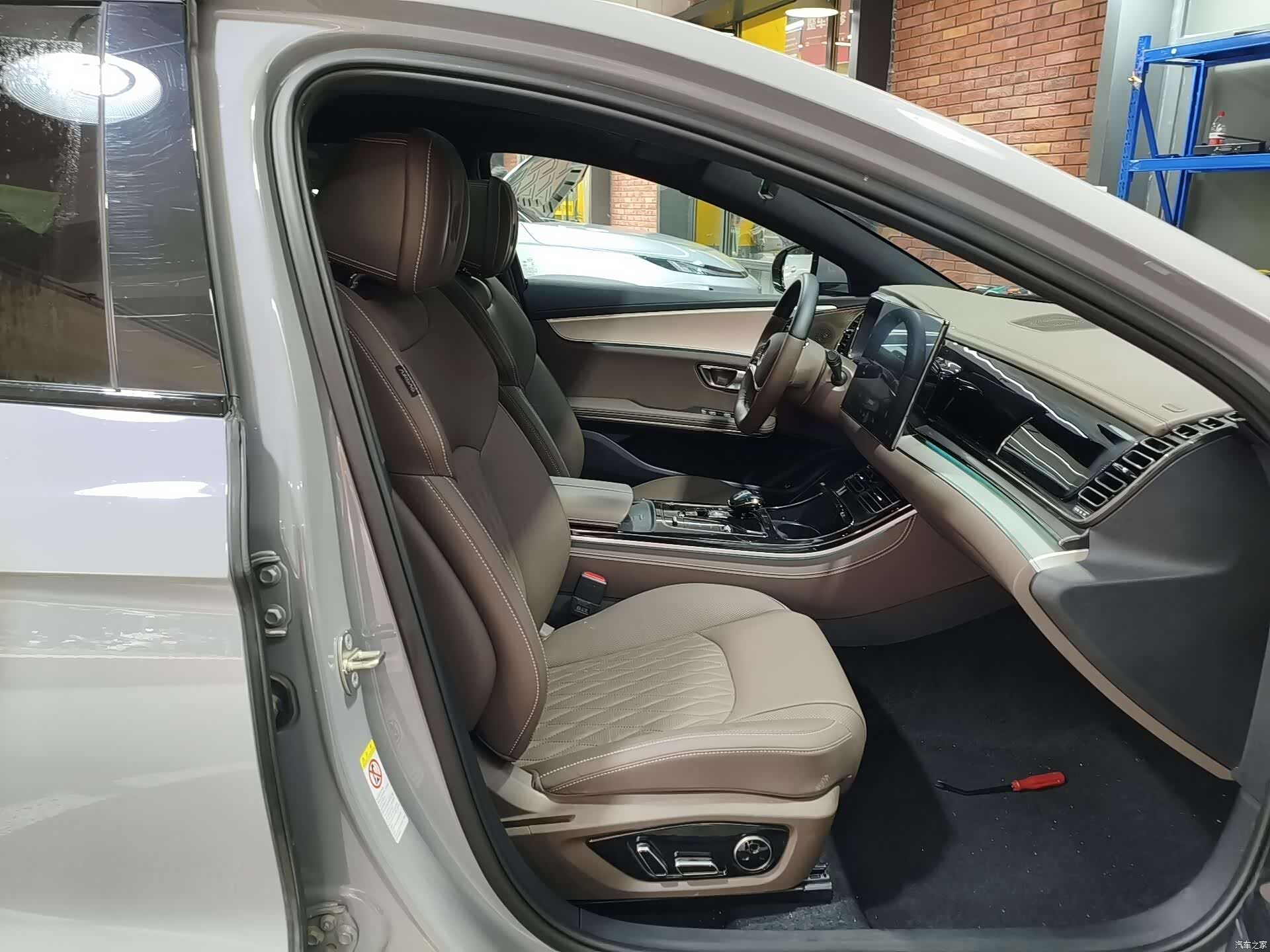 BYD Han, 2025 17