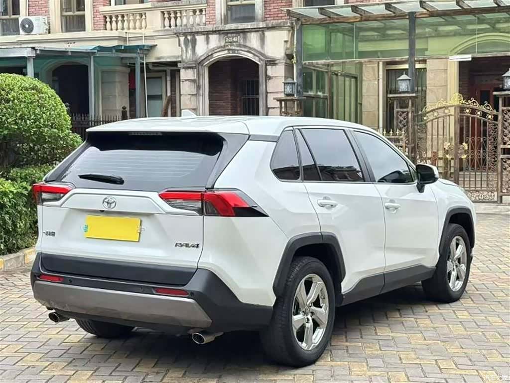 Toyota RAV4, 2023 4
