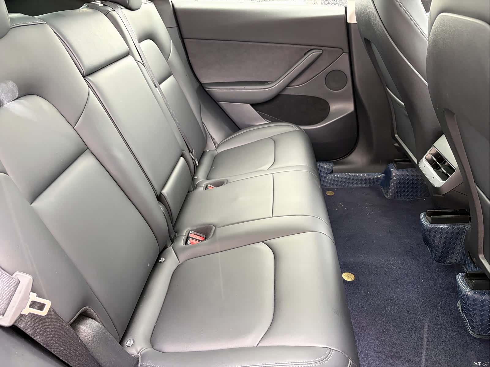 Tesla Model Y, 2022 21