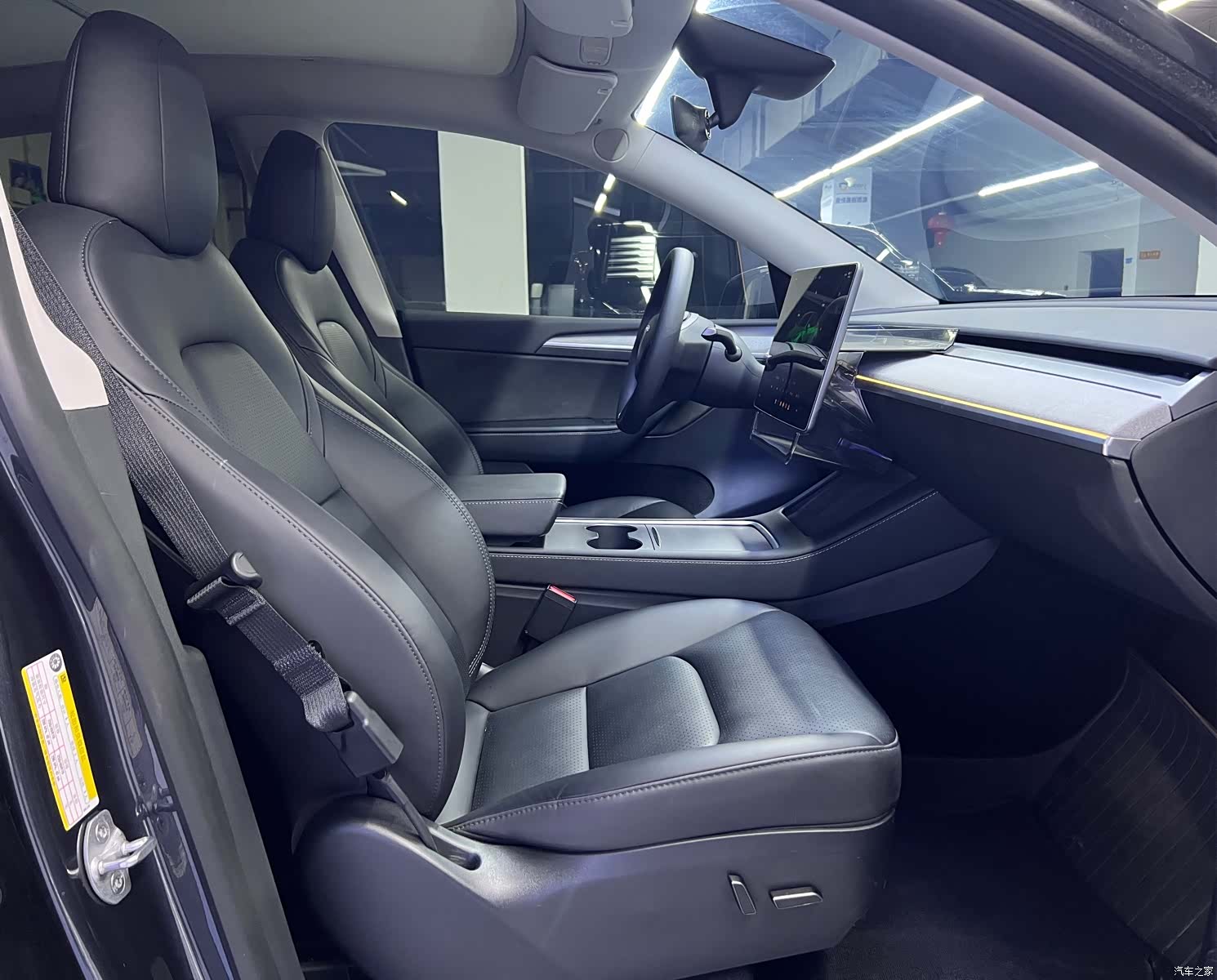 Tesla Model Y, 2024 4