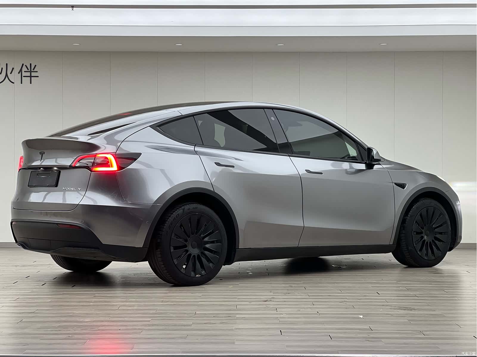 Tesla Model Y, 2021 4