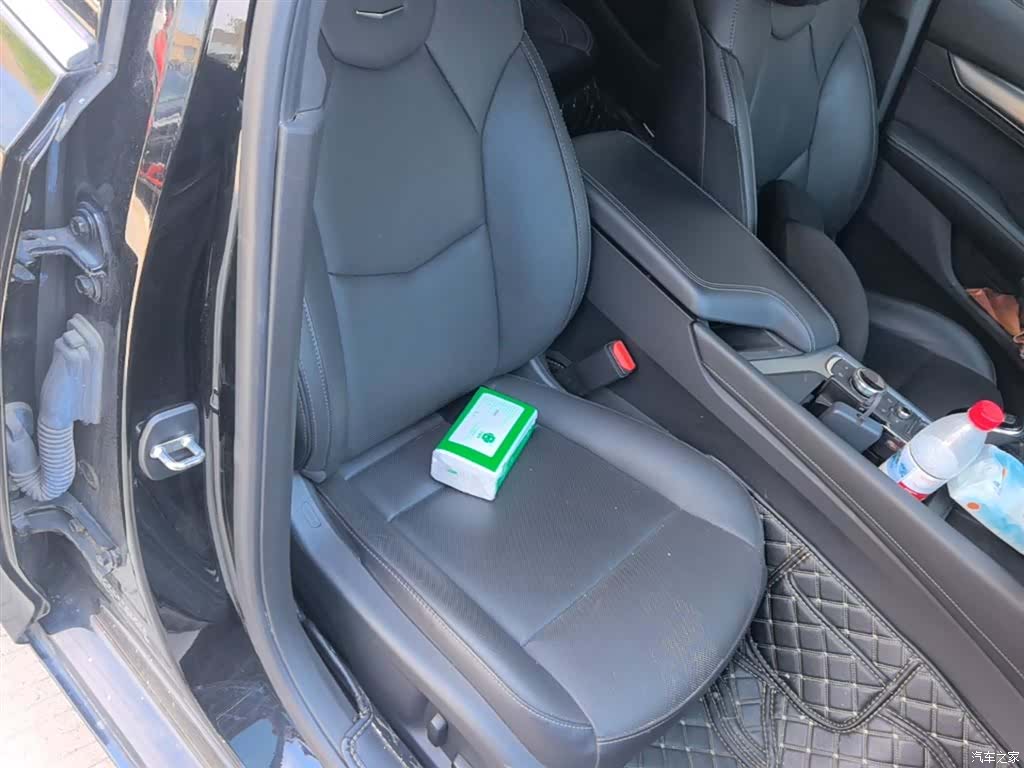 Cadillac CT5, 2023 25