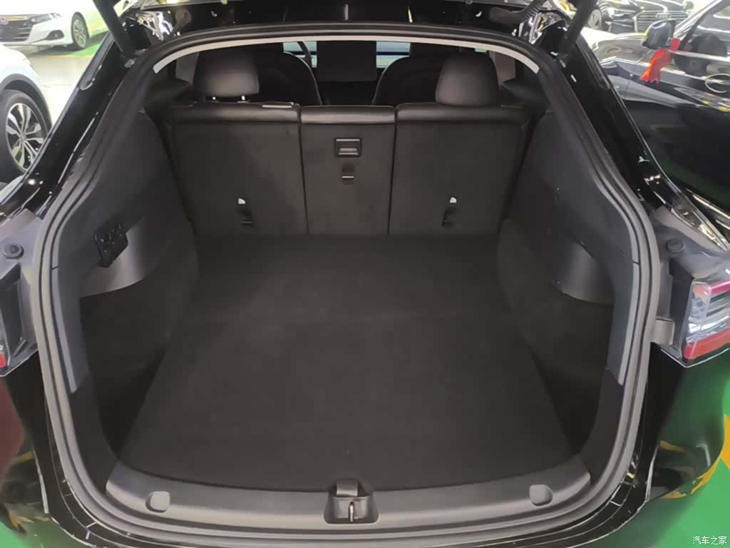 Tesla Model Y, 2023 19