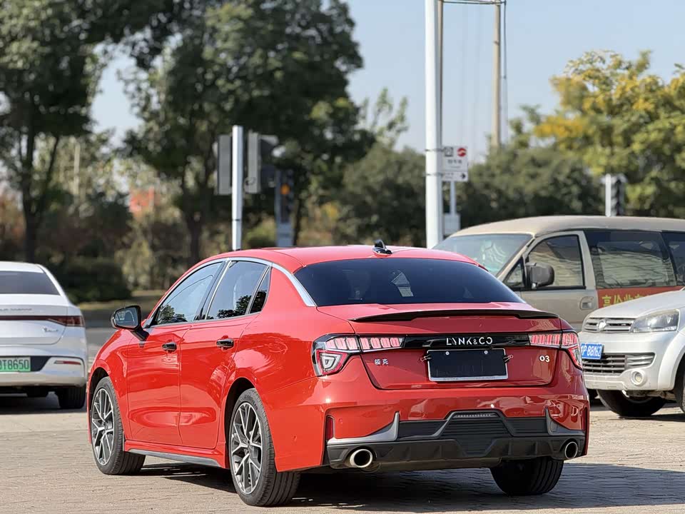 Lynk & Co 03