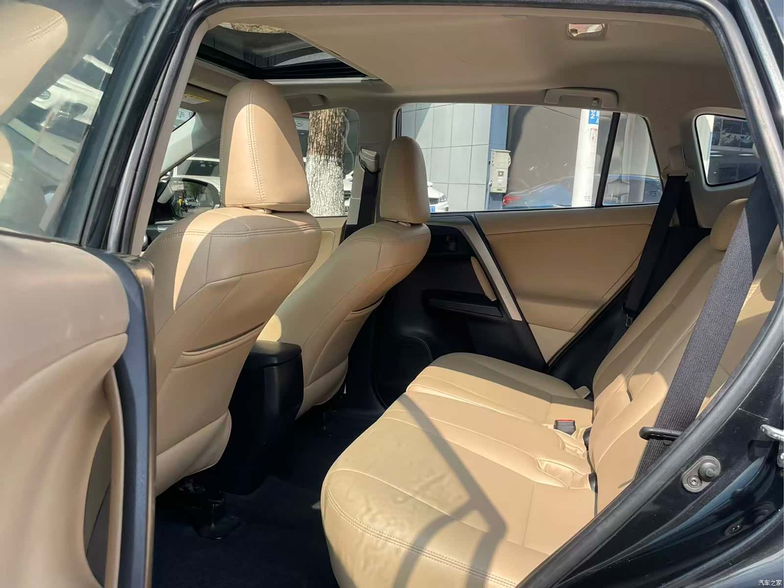 Toyota RAV4, 2016 все фото