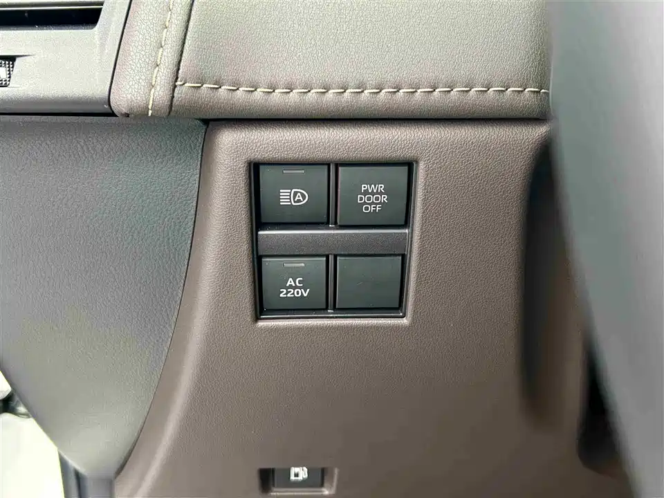 Toyota Elfa