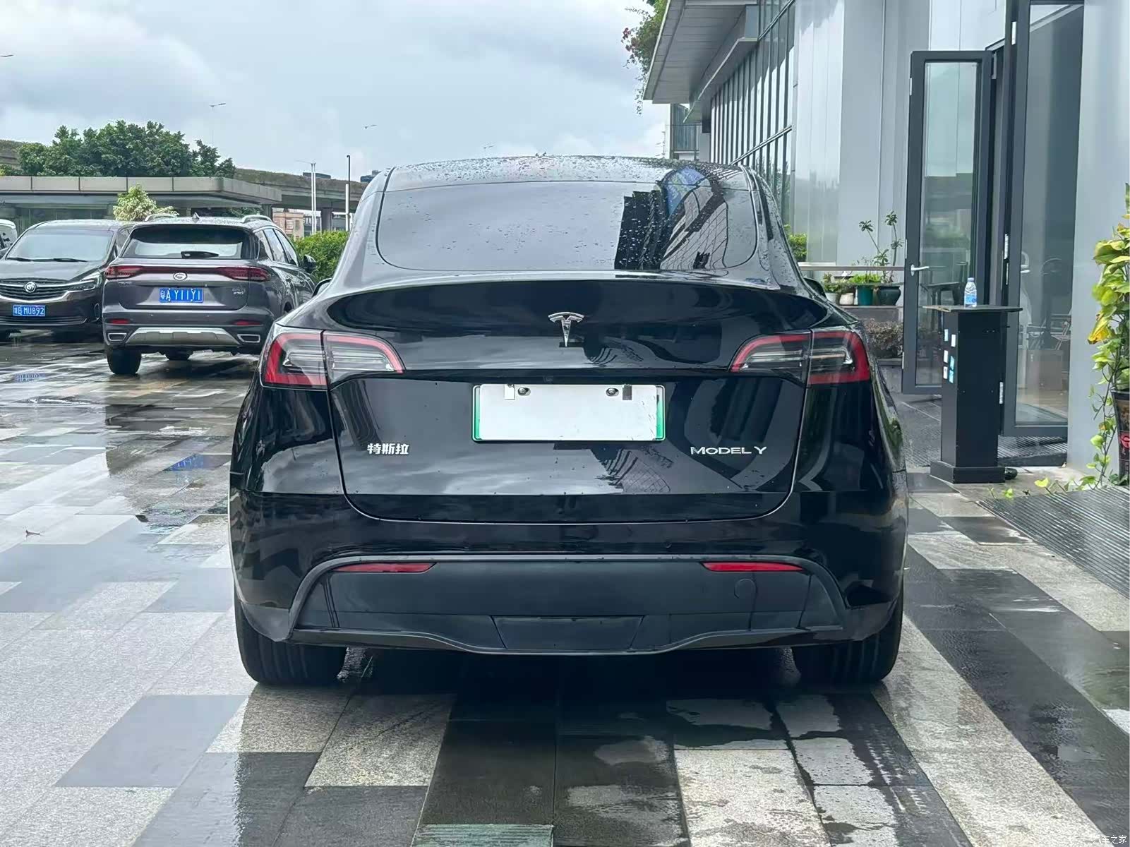 Tesla Model Y, 2023 19