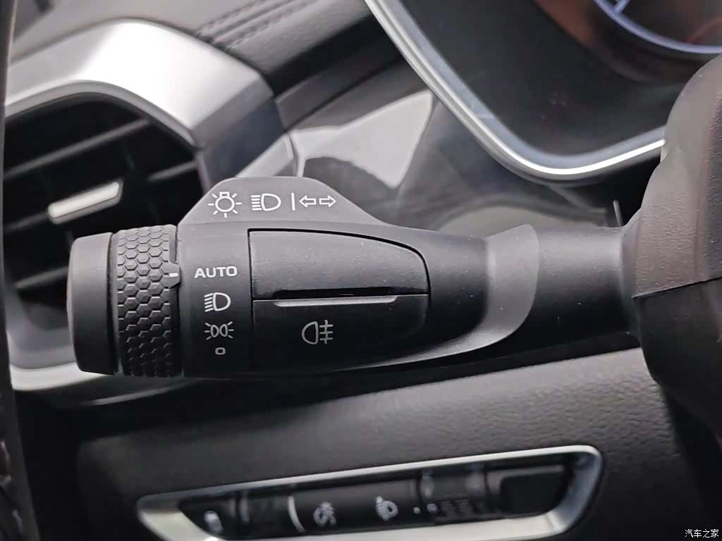 Geely Coolray, 2025 21