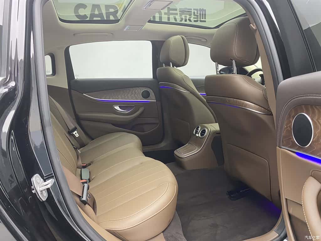 Mercedes-Benz E-Class, 2023 31
