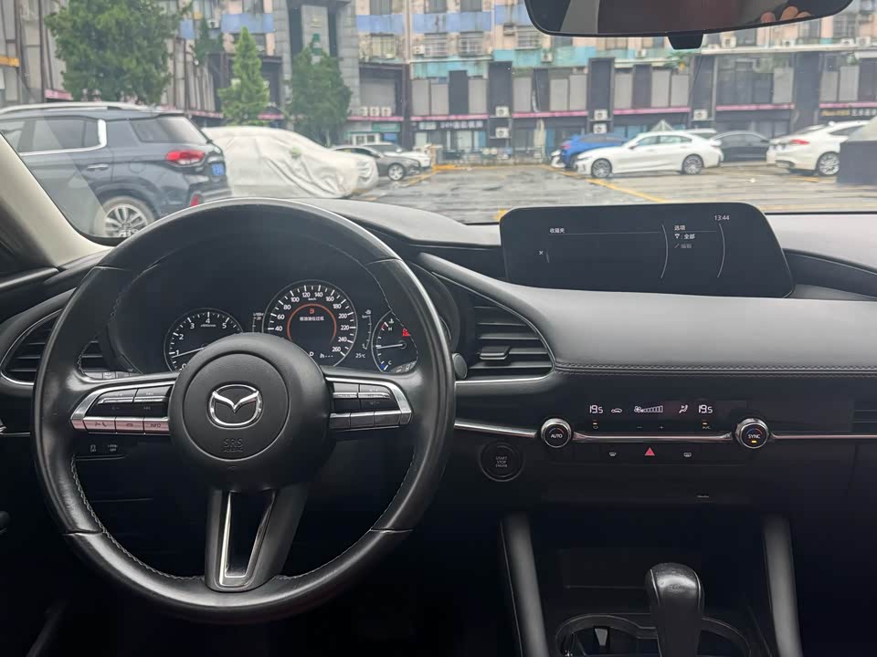 Mazda 3 Angkesaila
