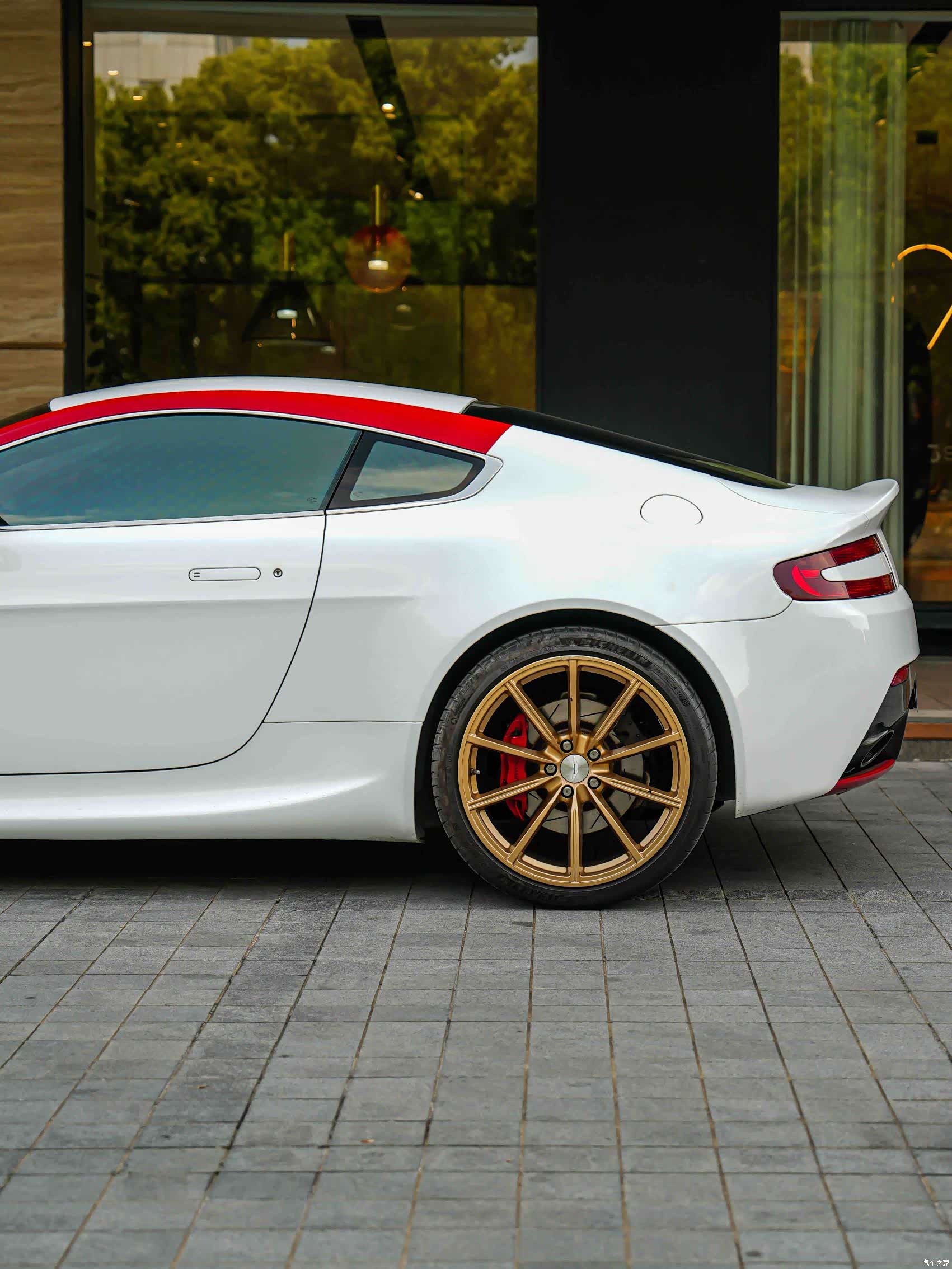 Aston Martin Vantage, 2017 6