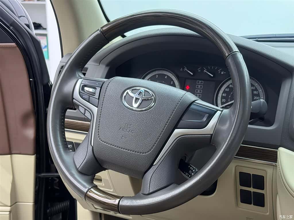 Toyota Land Cruiser, 2020 11
