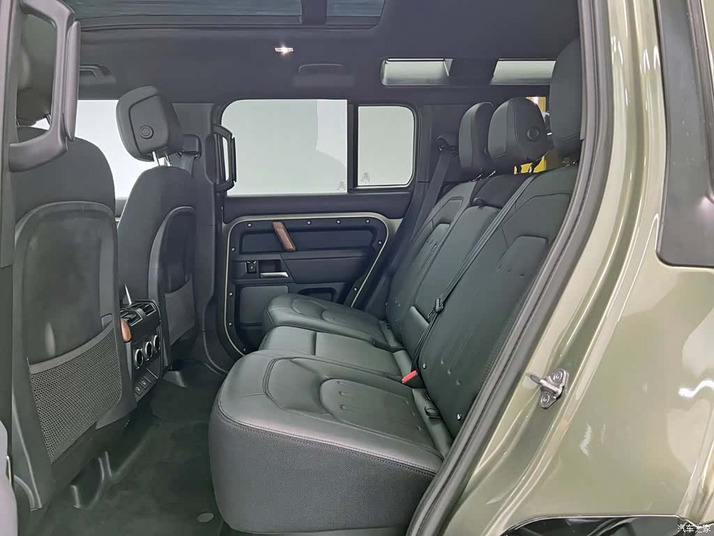 Land Rover Defender, 2022 15