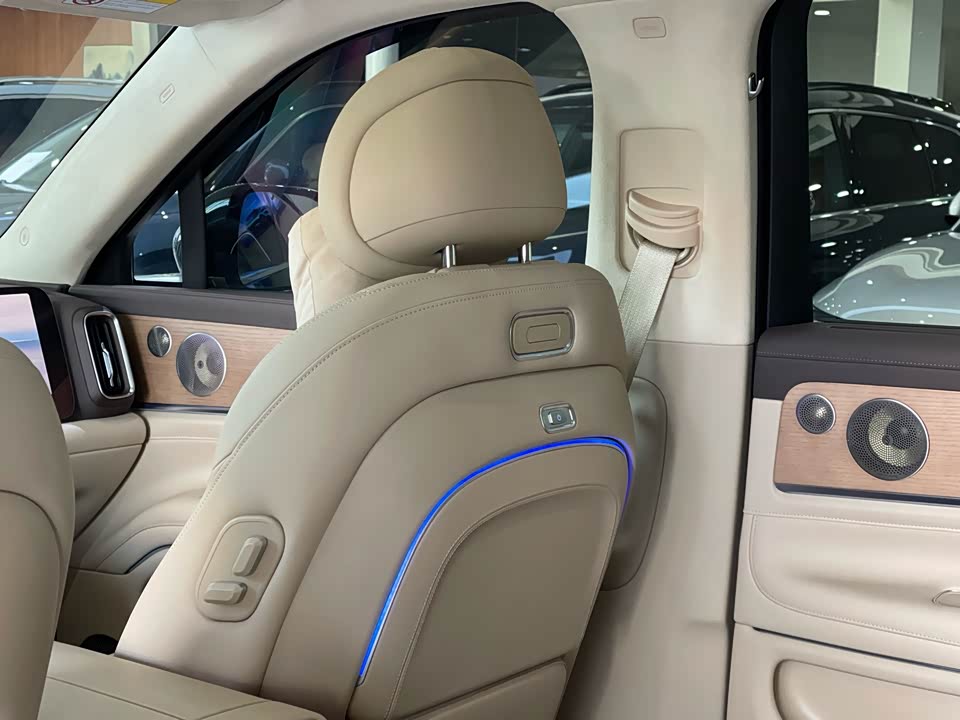 AITO Ask the world M9