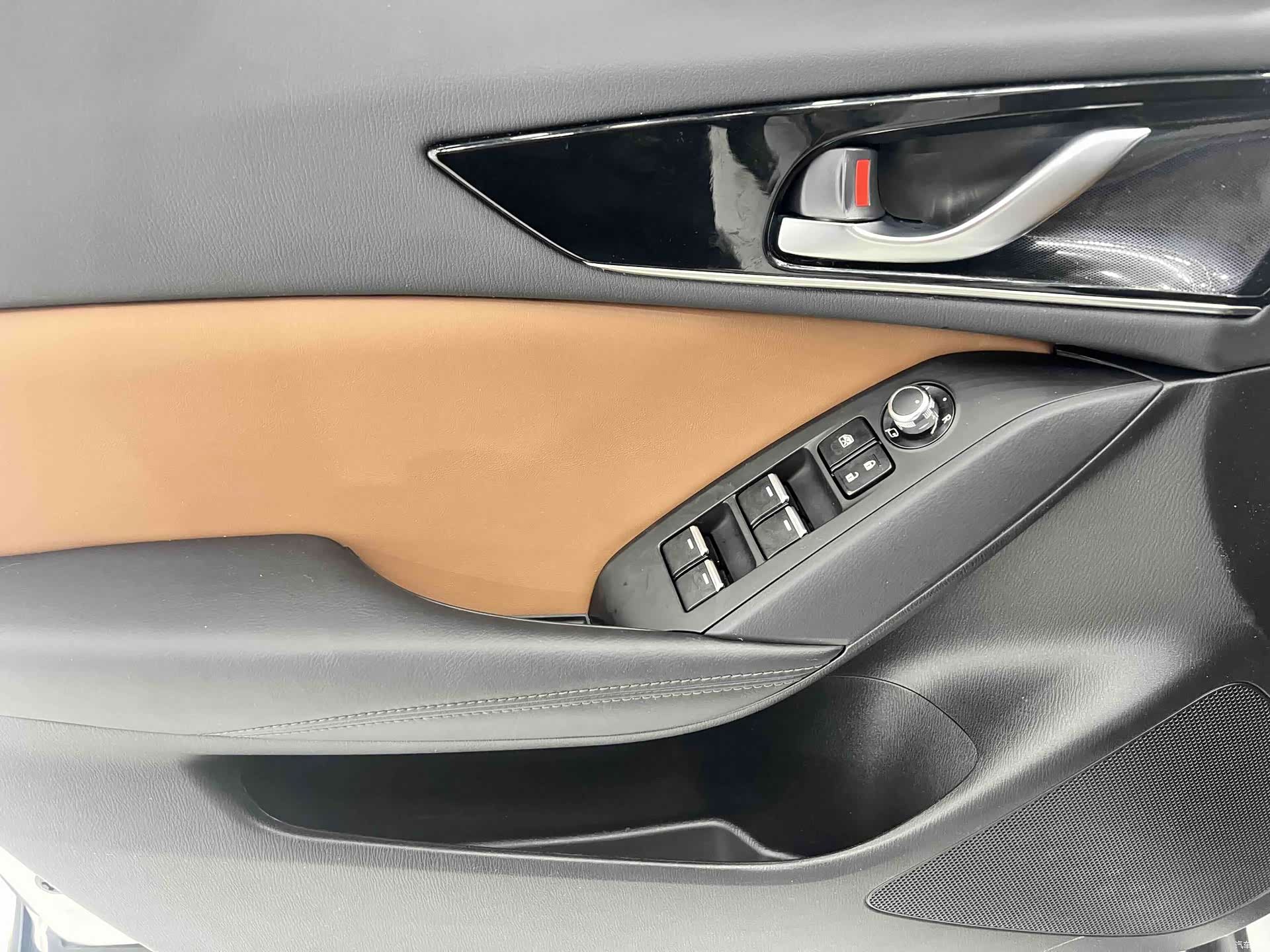 Mazda CX-4, 2023 8