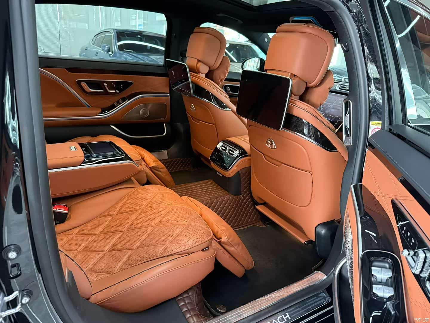 Maybach S-Class, 2023 все фото