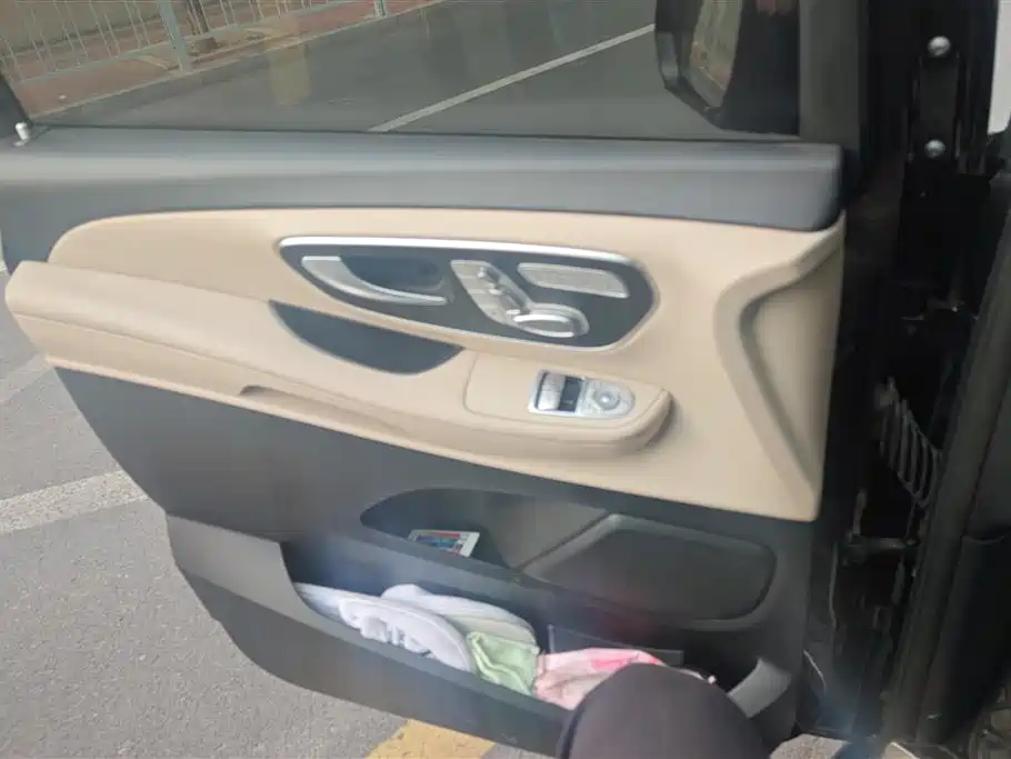 Mercedes-Benz V-class