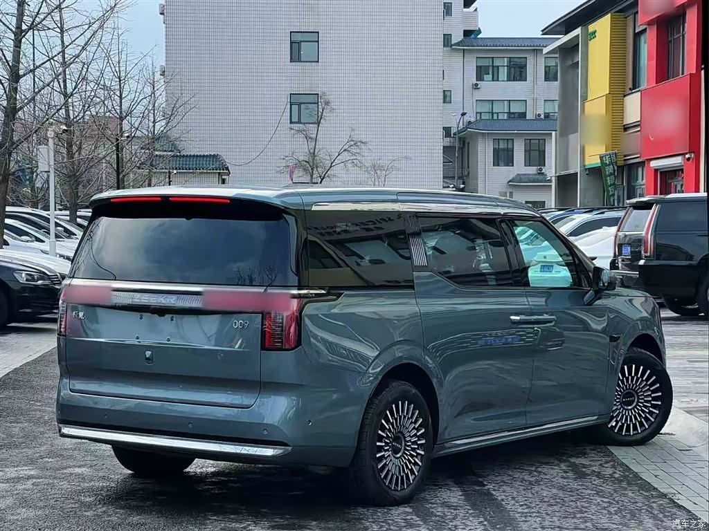 Zeekr 009, 2025 7