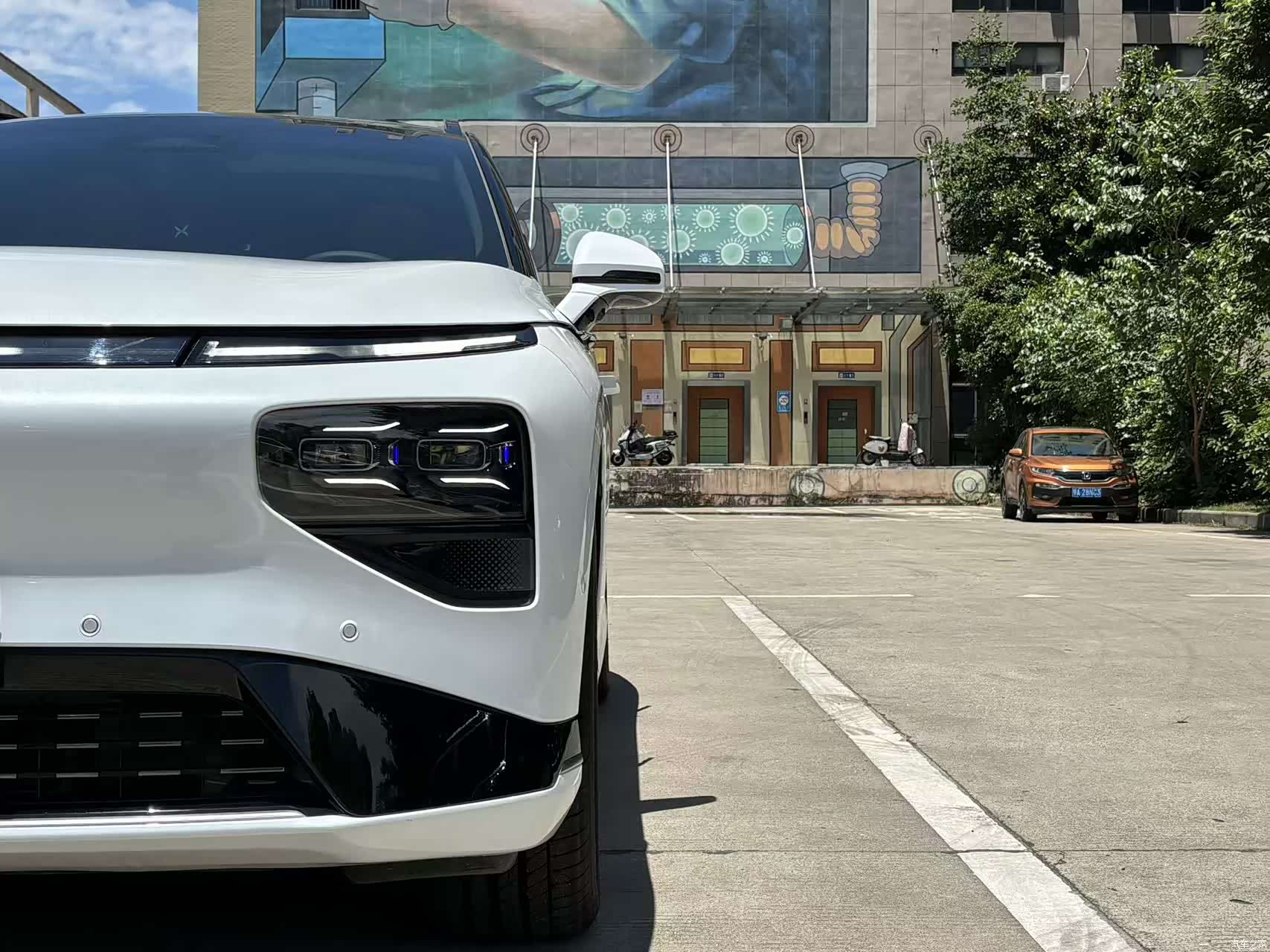 Xpeng G9, 2025 8