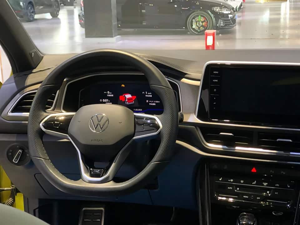 Volkswagen T-ROC exploring Songs