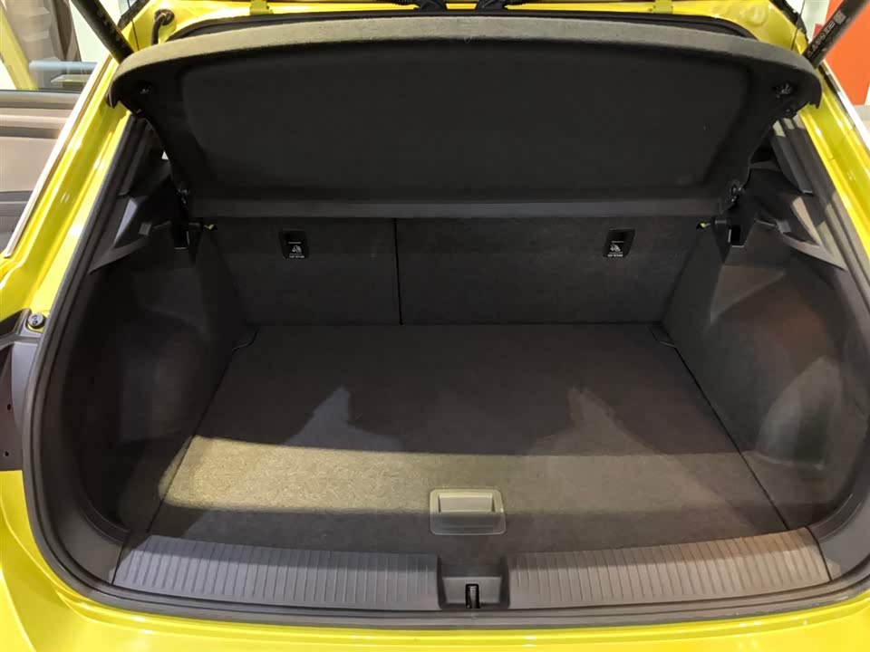 Volkswagen T-ROC exploring Songs