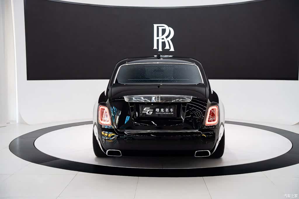 Rolls-Royce Phantom, 2021 4